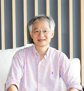 Director, Bong Kiun KAANG